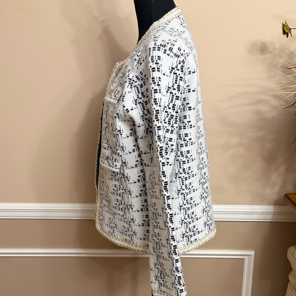 Elegant Black and White Tweed Blazer - Picture 11 of 15